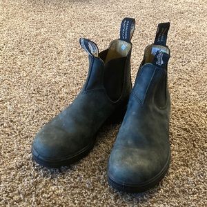 Blundstone Chelsea Boots #587 in Rustic Black